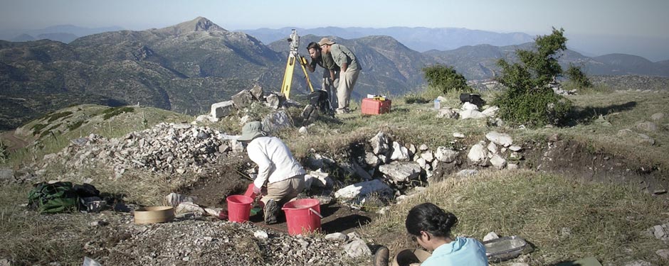 Maya Gupta, Alexis Belis, Arvey Basa and Alex Lessie working in Trench Z at the altar.